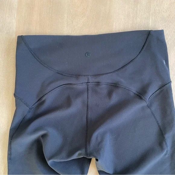 Lululemon Ribbed Contoured High Rise Crop *17"
Black - Picture 5 of 10